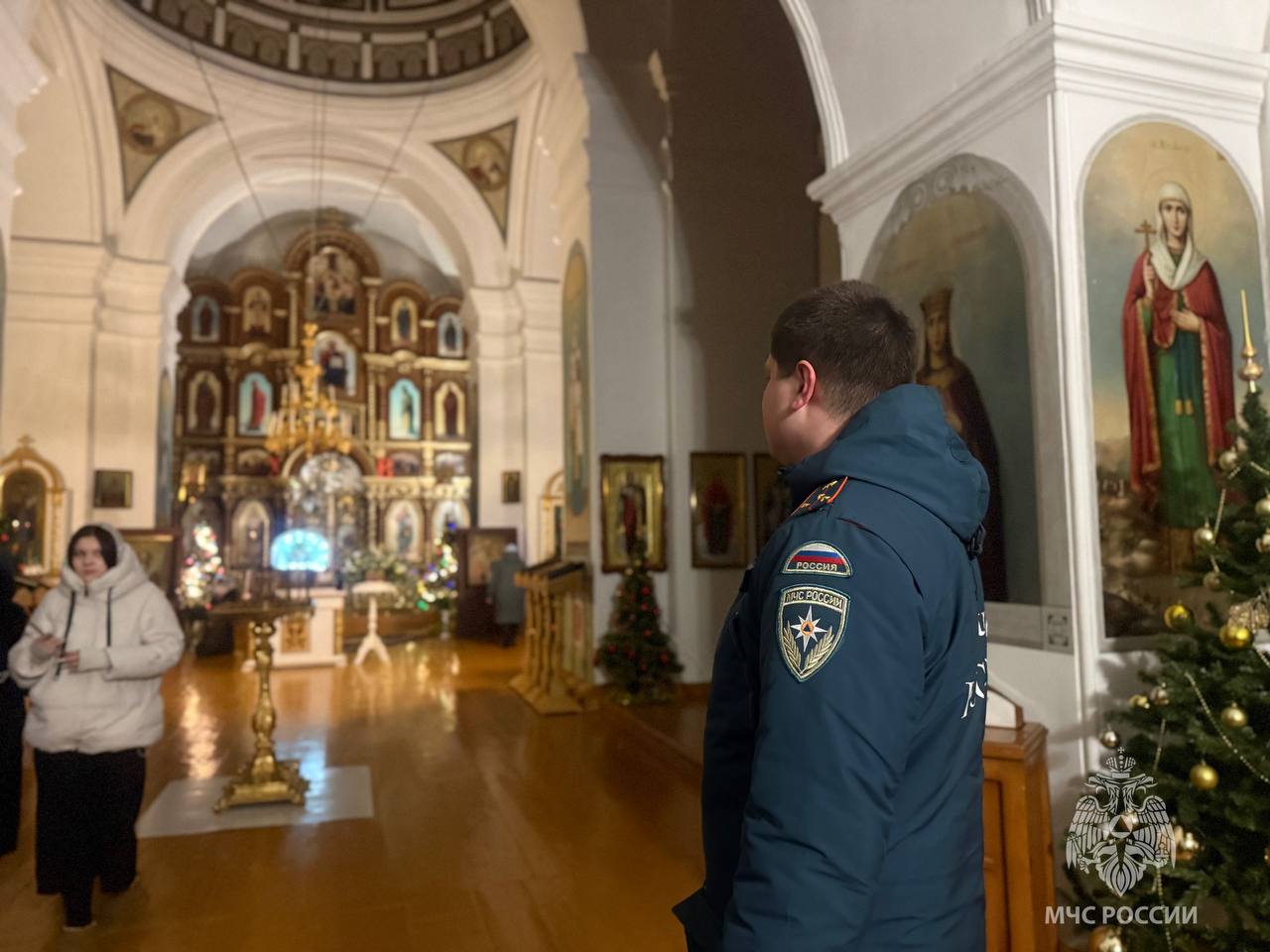 Сотрудники МЧС России обеспечивают пожарную безопасность храмов и церквей