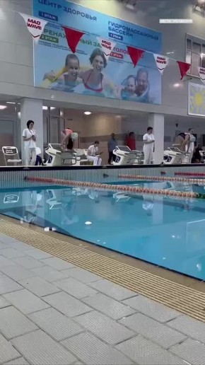 Несколько сотен пловцов участвуют в региональных соревнованиях «Рождественские огни Мордовии»