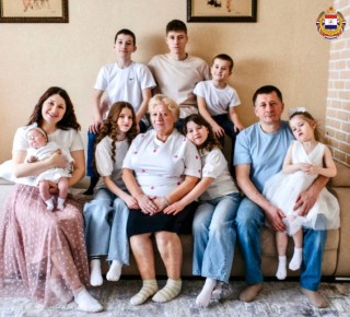 Традиции и любовь. Семья Лемясевых из посёлка Зубова Поляна поздравляет всех с зимними праздниками