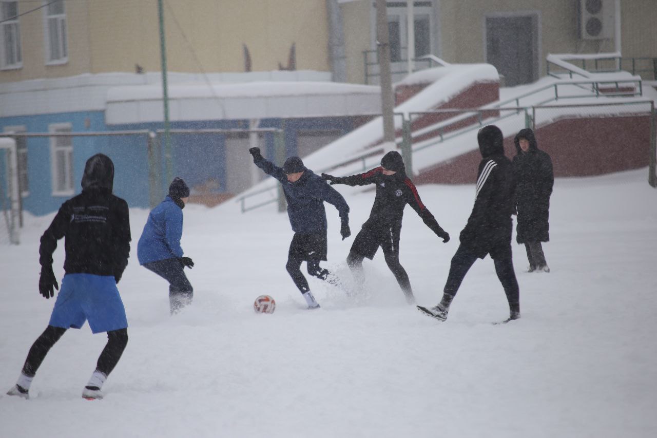Зима в Саранске в этом году решила проверить на прочность всех любителей активного образа жизни — но не напугала, а только добавила азарта! День здоровья, прошедший в городе, стал настоящим праздником бодрости, несмотря на... Зима в Саранске в этом году решила проверить на прочность всех любителей активного образа жизни — но не напугала, а только добавила азарта! День здоровья, прошедший в городе, стал настоящим праздником бодрости, несмотря на...