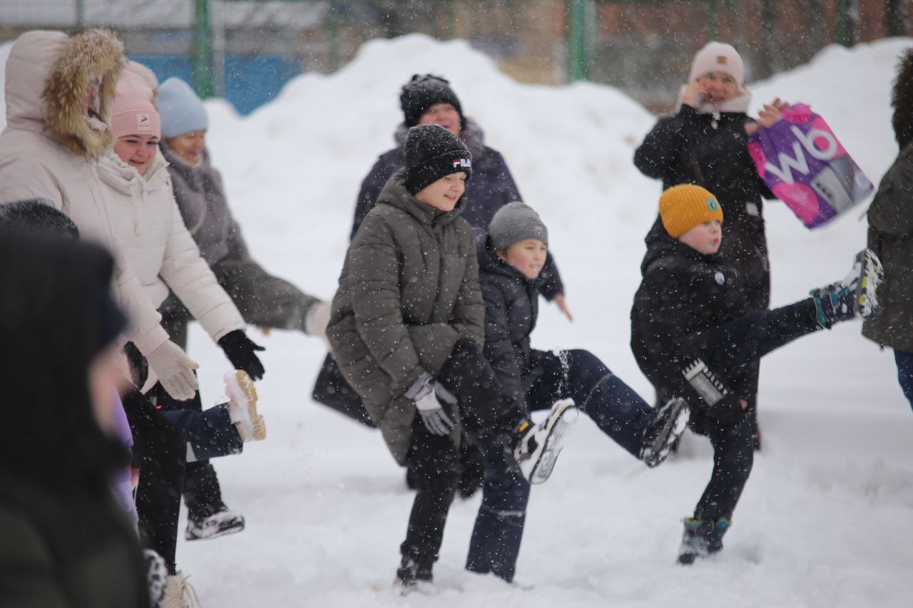 Зима в Саранске в этом году решила проверить на прочность всех любителей активного образа жизни — но не напугала, а только добавила азарта! День здоровья, прошедший в городе, стал настоящим праздником бодрости, несмотря на... Зима в Саранске в этом году решила проверить на прочность всех любителей активного образа жизни — но не напугала, а только добавила азарта! День здоровья, прошедший в городе, стал настоящим праздником бодрости, несмотря на...