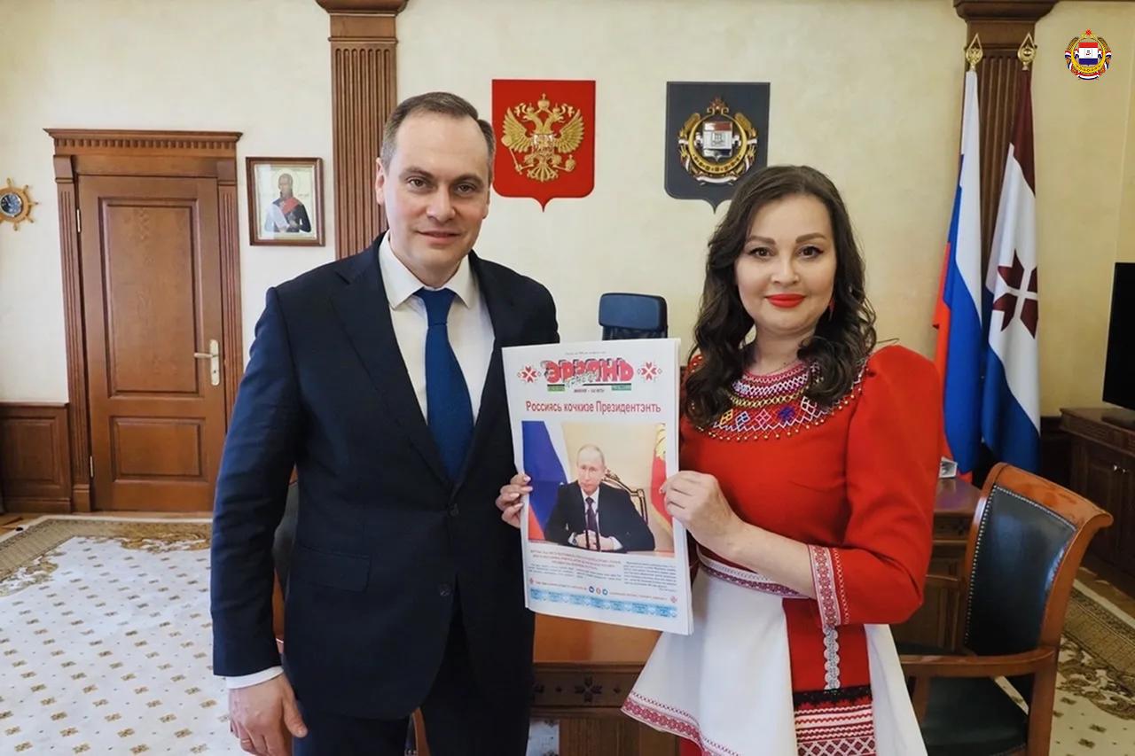 С Днём российской печати!. 13 января – профессиональный праздник всех, кто работает со словом и смыслом С Днём российской печати!. 13 января – профессиональный праздник всех, кто работает со словом и смыслом