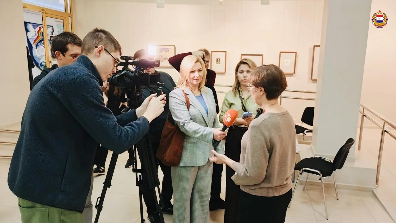 С Днём российской печати!. 13 января – профессиональный праздник всех, кто работает со словом и смыслом С Днём российской печати!. 13 января – профессиональный праздник всех, кто работает со словом и смыслом