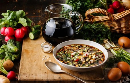 Окрошка на любой вкус: квас, кефир, минералка или сыворотка? Летние кулинарные битвы