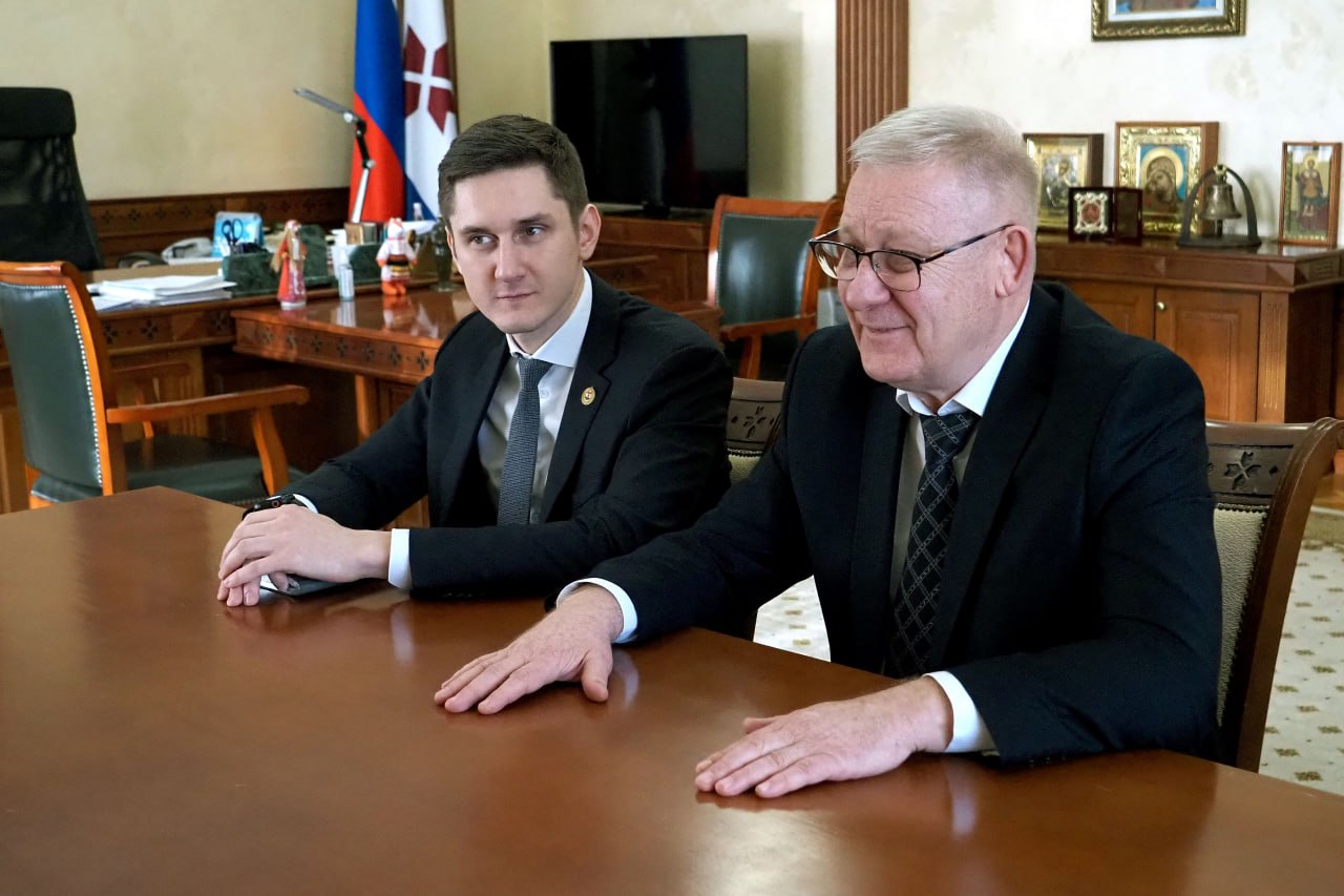 С возвращением, легенда!. 21 января Глава Мордовии Артём Здунов встретился с министром спорта республики Никитой Ларьковым и нашим земляком - заслуженным тренером по греко-римской борьбе Александром Таракановым! Алексанр... С возвращением, легенда!. 21 января Глава Мордовии Артём Здунов встретился с министром спорта республики Никитой Ларьковым и нашим земляком - заслуженным тренером по греко-римской борьбе Александром Таракановым! Алексанр...