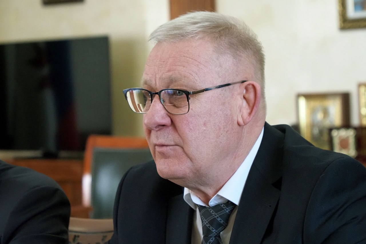 С возвращением, легенда!. 21 января Глава Мордовии Артём Здунов встретился с министром спорта республики Никитой Ларьковым и нашим земляком - заслуженным тренером по греко-римской борьбе Александром Таракановым! Алексанр... С возвращением, легенда!. 21 января Глава Мордовии Артём Здунов встретился с министром спорта республики Никитой Ларьковым и нашим земляком - заслуженным тренером по греко-римской борьбе Александром Таракановым! Алексанр...