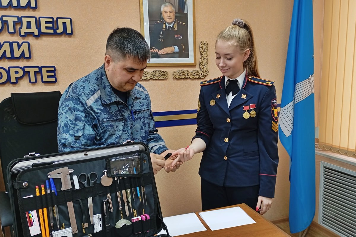 В Ульяновске сотрудники транспортной полиции провели экскурсию в рамках акции «Студенческий десант» В Ульяновске сотрудники транспортной полиции провели экскурсию в рамках акции «Студенческий десант»