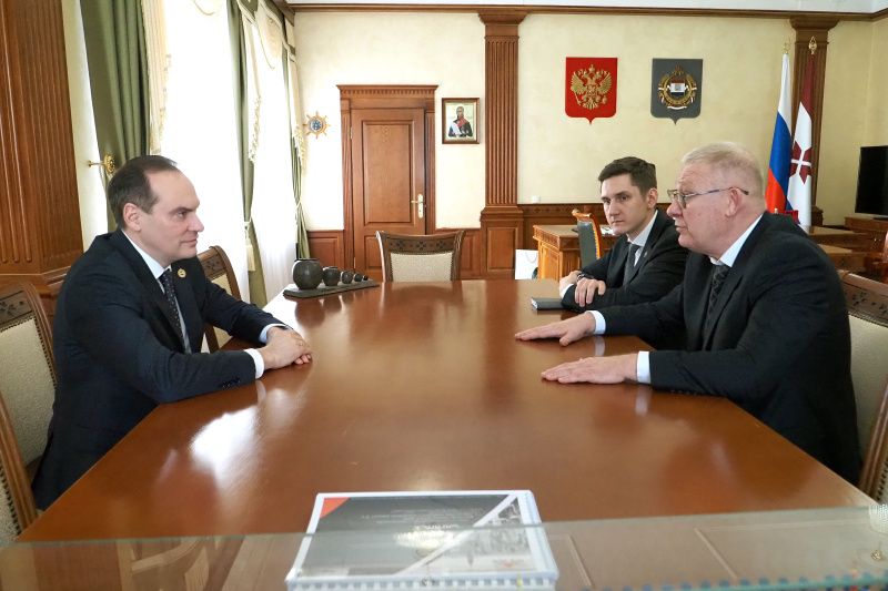С возвращением, легенда!. 21 января Глава Мордовии Артём Здунов встретился с министром спорта республики Никитой Ларьковым и нашим земляком - заслуженным тренером по греко-римской борьбе Александром Таракановым! Алексанр...