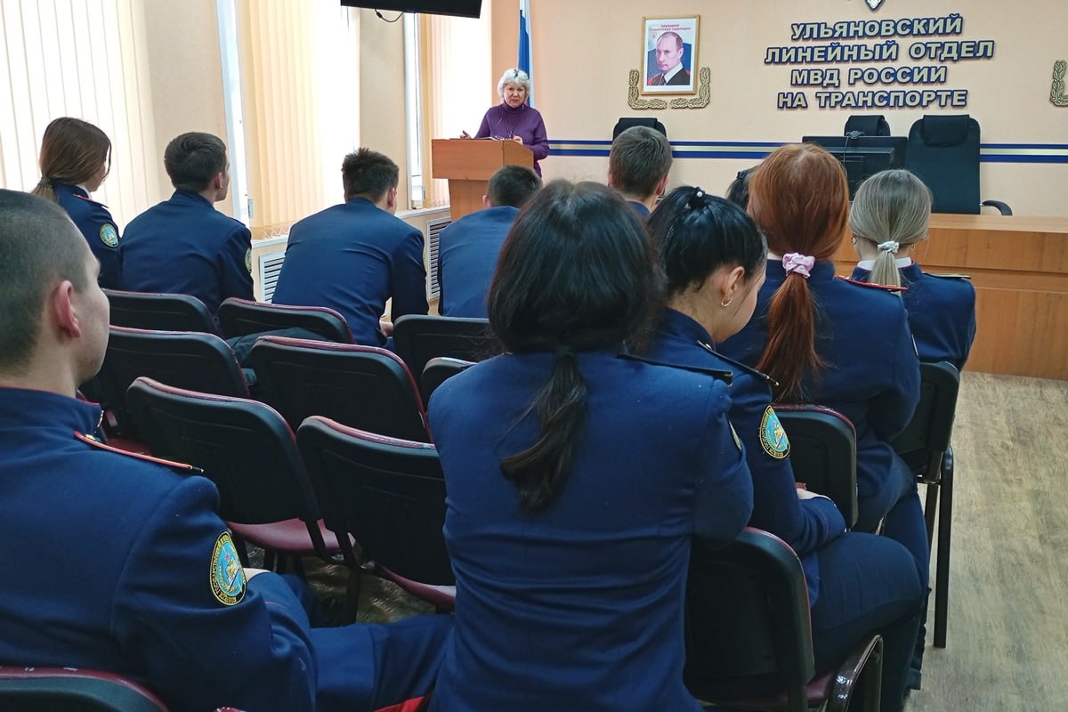 В Ульяновске сотрудники транспортной полиции провели экскурсию в рамках акции «Студенческий десант» В Ульяновске сотрудники транспортной полиции провели экскурсию в рамках акции «Студенческий десант»