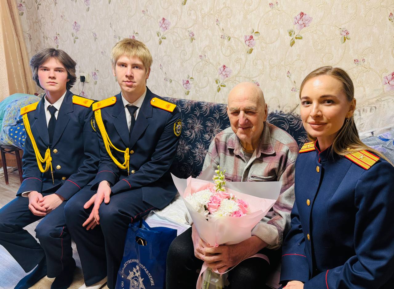 Сотрудники следственного управления навестили жителя блокадного Ленинграда