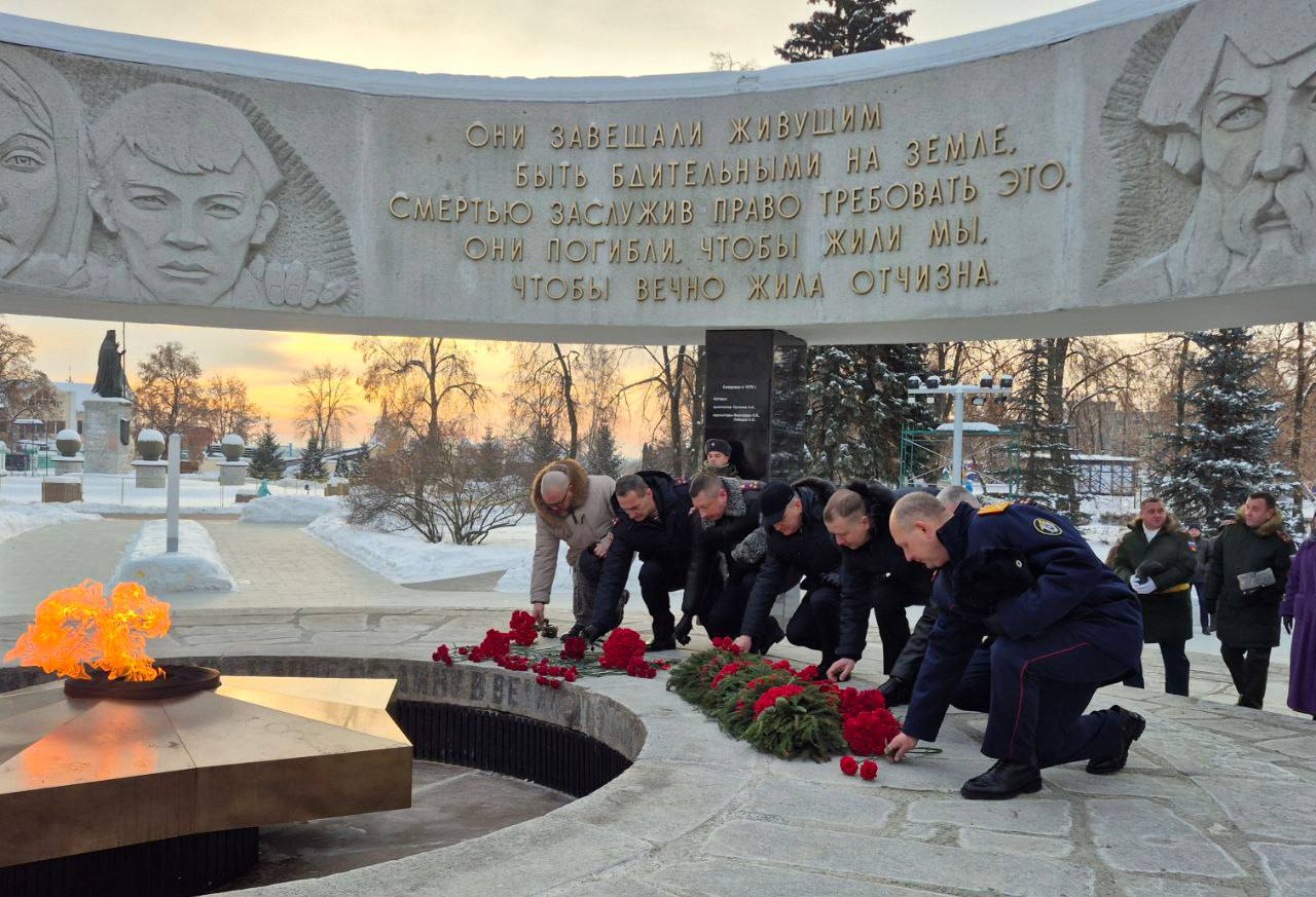 В День воинской славы сотрудники региональных следственных управлений СК России отдали дань уважения и памяти жителям блокадного Ленинграда В День воинской славы сотрудники региональных следственных управлений СК России отдали дань уважения и памяти жителям блокадного Ленинграда