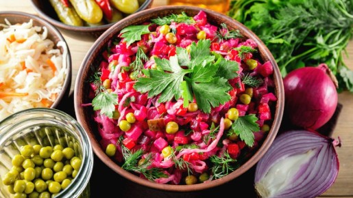 Вкуснейший винегрет будет готов через 10 минут: овощи даже варить не придется