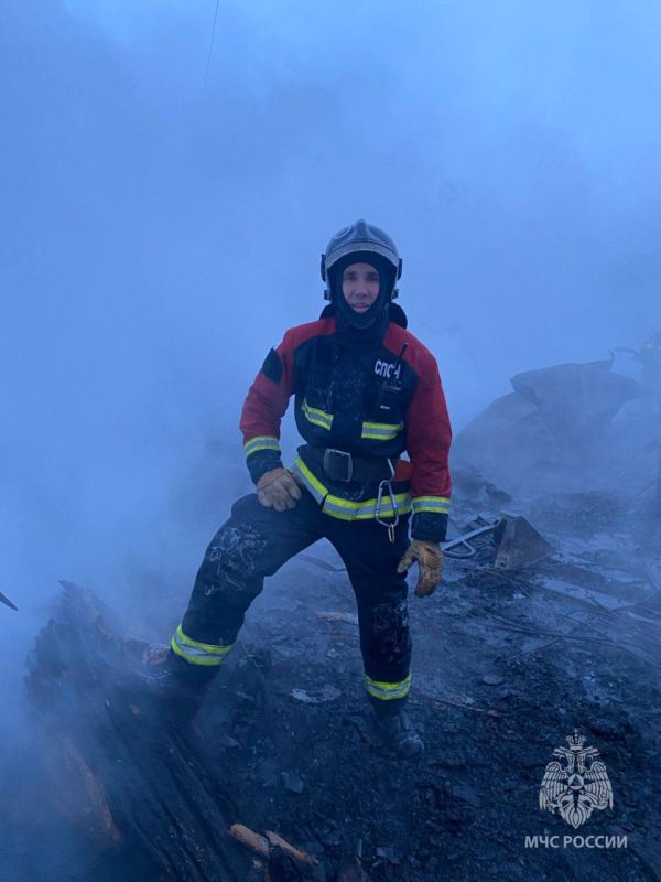 Долг вне службы: сотрудник МЧС России спас соседа от гибели