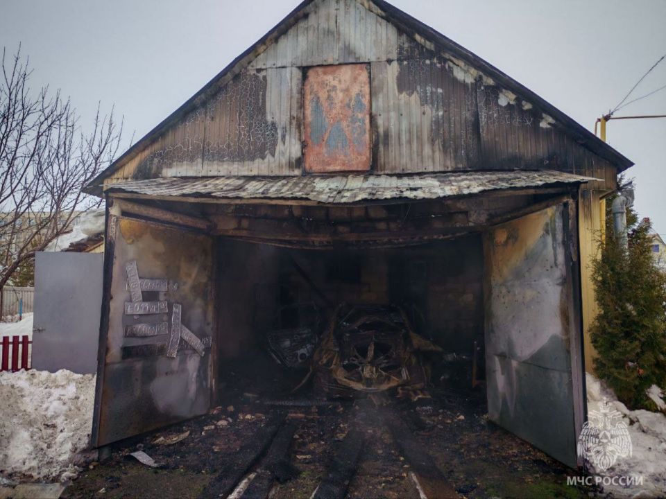 Пожар в Лямбирском районе. В селе Большая Елховка на улице Молодежной произошел пожар в гараже