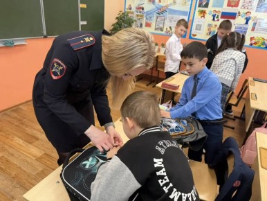 Инспектор по пропаганде безопасности дорожного движения отделения Госавтоинспекции ММО МВД России «Лямбирский» провела профилактическую беседу о правилах дорожного движения для учащихся МОУ «Лямбирская СОШ №2»Встреча...