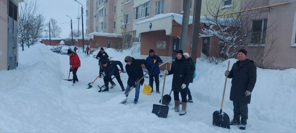 Сотрудники Министерства культуры, национальной политики и архивного дела Республики Мордовия присоединились к общереспубликанскому субботнику по уборке снега