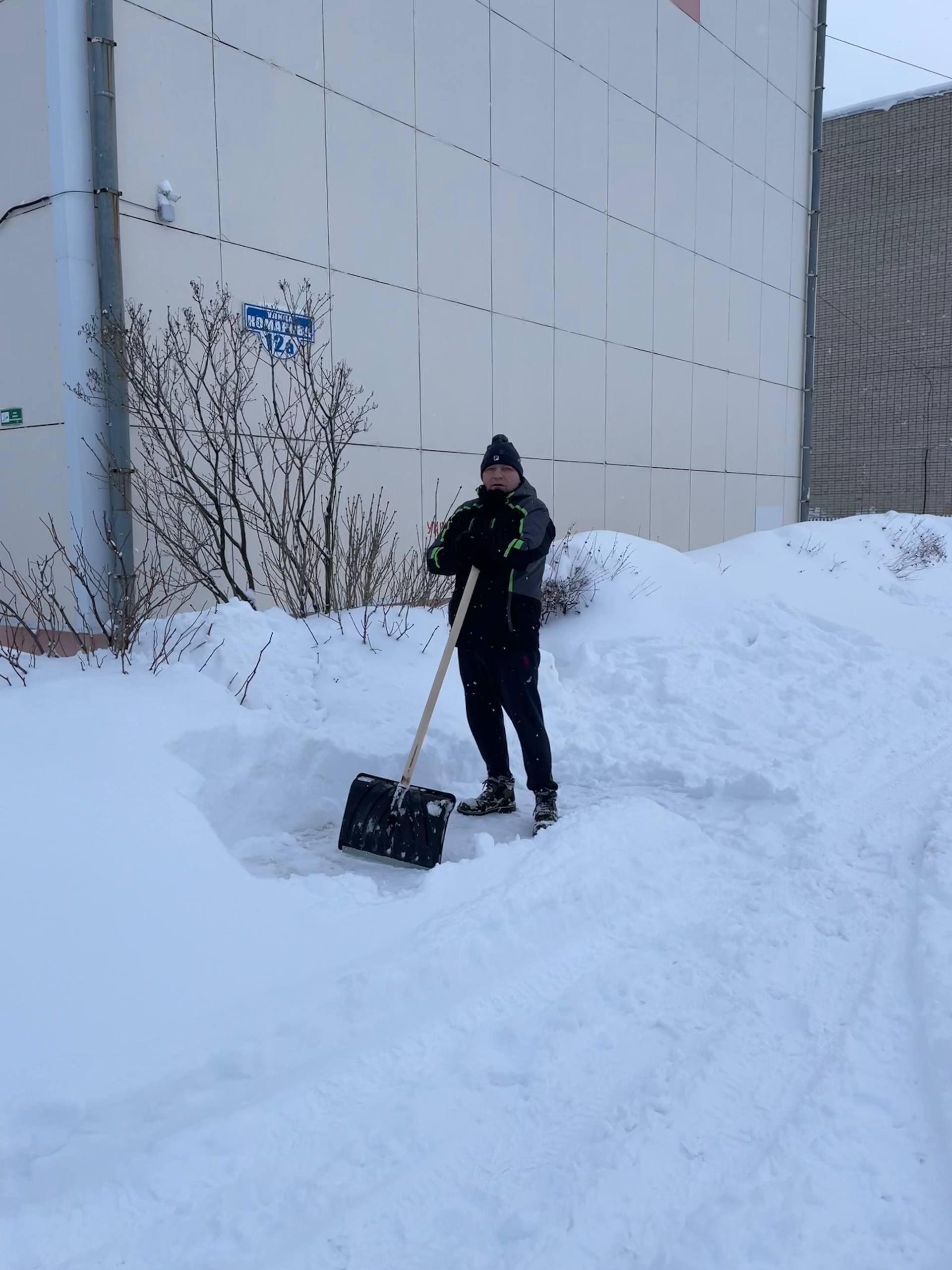 Сотрудники Республиканского фонда развития жилищного строительства и жилищной поддержки семей с детьми не остались в стороне и вышли на субботник по уборке снега вместе с Минстроем Республики Мордовия! #СнежныйДесант... Сотрудники Республиканского фонда развития жилищного строительства и жилищной поддержки семей с детьми не остались в стороне и вышли на субботник по уборке снега вместе с Минстроем Республики Мордовия! #СнежныйДесант...