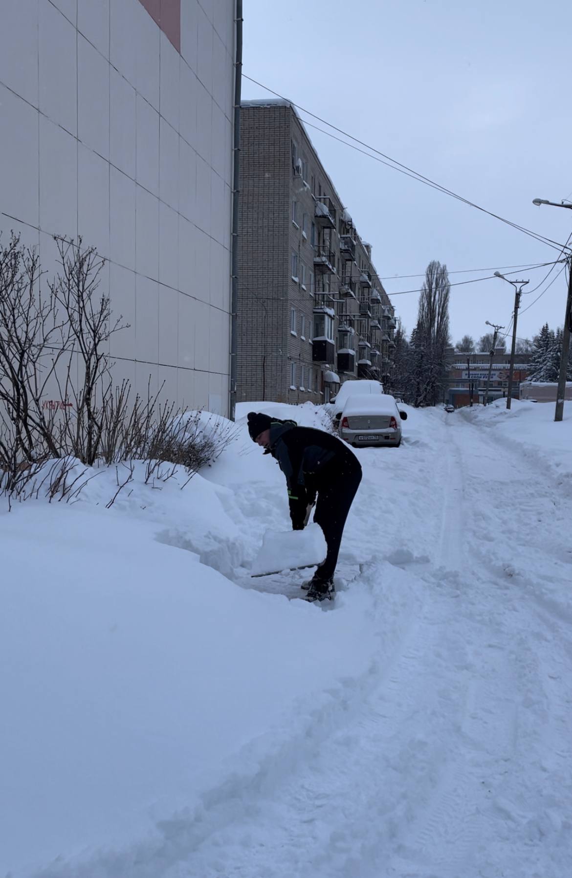 Сотрудники Республиканского фонда развития жилищного строительства и жилищной поддержки семей с детьми не остались в стороне и вышли на субботник по уборке снега вместе с Минстроем Республики Мордовия! #СнежныйДесант... Сотрудники Республиканского фонда развития жилищного строительства и жилищной поддержки семей с детьми не остались в стороне и вышли на субботник по уборке снега вместе с Минстроем Республики Мордовия! #СнежныйДесант...