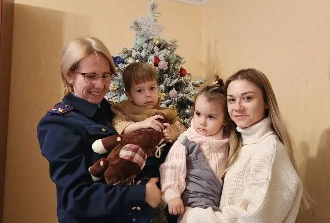 Сотрудники следственного управления посетили подшефную семью