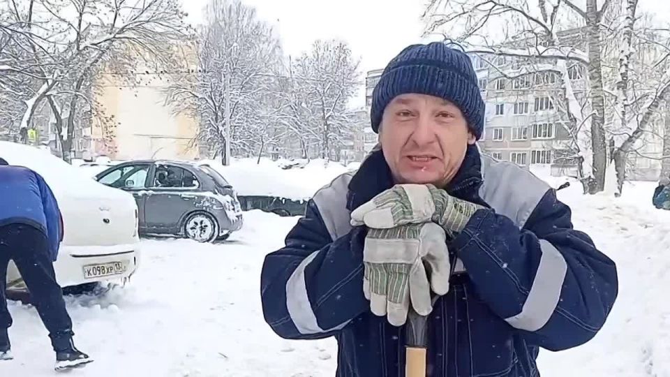 Уборка от снега сегодня проведена в доме 19 по ул. Есенина