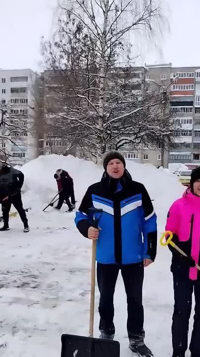 На помощь управляющим организациям вышли наши активные горожане