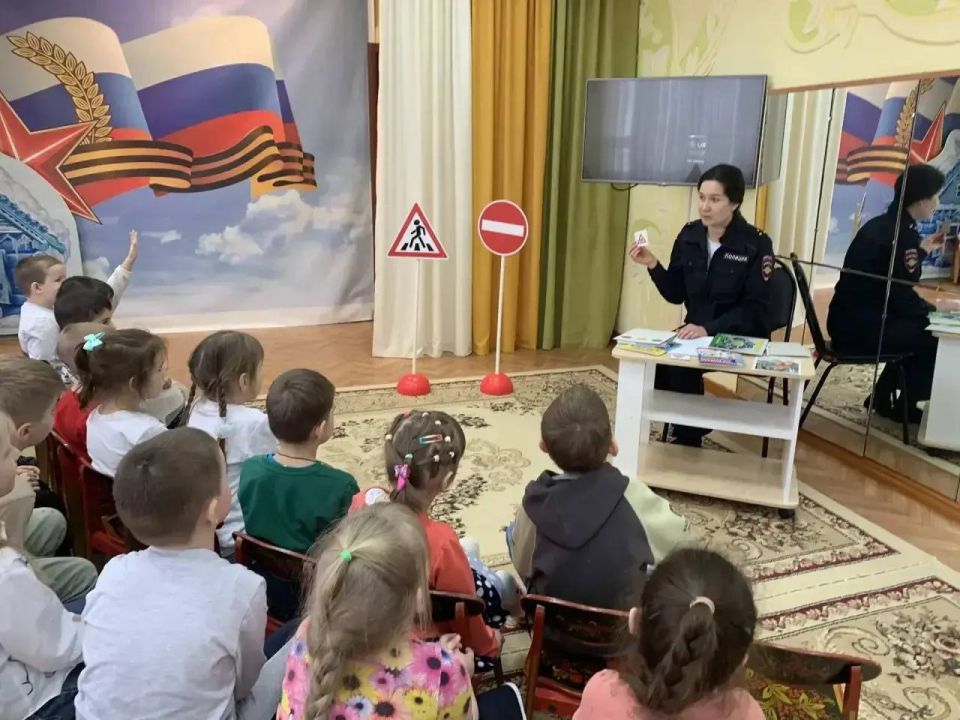 Старший инспектор по пропаганде безопасности дорожного движения отделения Госавтоинспекции ММО МВД России «Краснослободский» провела беседу, направленное на повышение безопасности дорожного движения в МБДОУ Краснослободский...