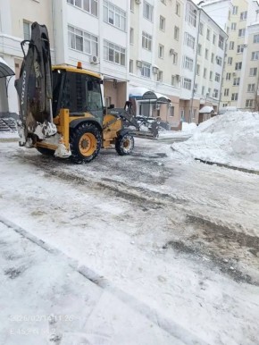 Сегодня в Саранске жители дружно вышли на субботники, чтобы помочь управляющим организациям убрать от снега дворовые территории после интенсивных снегопадов