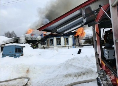 На пожаре в Ичалковском районе сгорели жилой дом, гараж и автомобиль