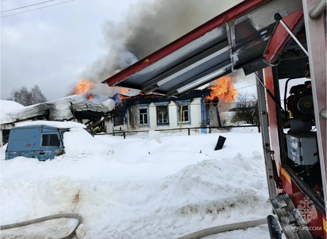 На пожаре в Ичалковском районе сгорели жилой дом, гараж и автомобиль