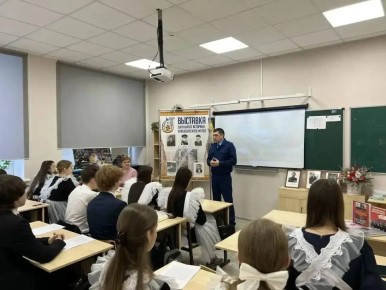 В преддверии Дня защитника Отечества заместитель прокурора Чамзинского района Юрий Чаиркин совместно с участником специальной военной операции Андреем Шурыгиным 16 февраля 2026 года провел встречу с учениками старших классов...