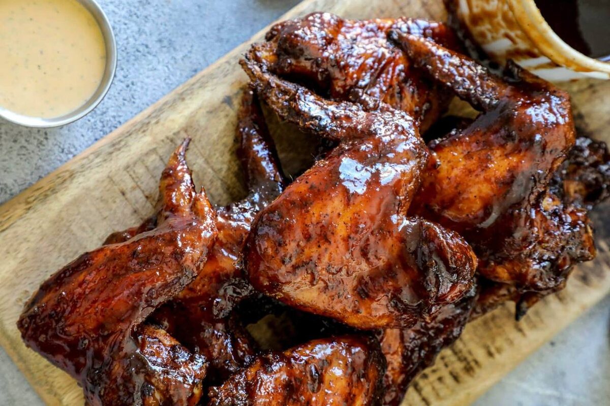 Как расколдовать куриные крылышки: секреты идеального BBQ в духовке!