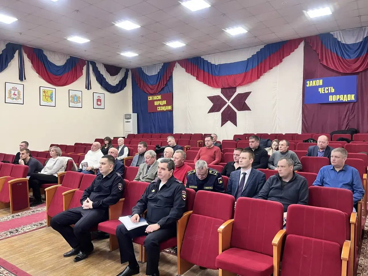 Сотрудники Управления Госавтоинспекции обсудили с представителями автошкол Мордовии программы профессионального обучения водителей транспортных средств Сотрудники Управления Госавтоинспекции обсудили с представителями автошкол Мордовии программы профессионального обучения водителей транспортных средств