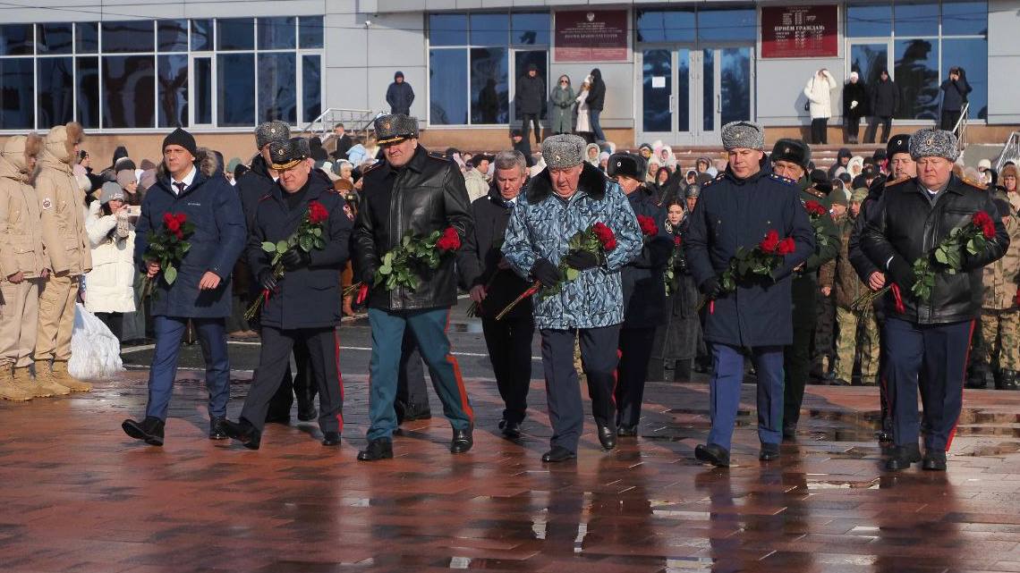 В Мордовии руководитель регионального следственного управления принял участие в возложении цветов в память о павших защитниках Отечества