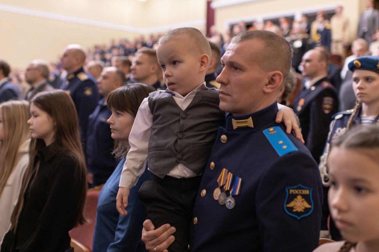 В Саранске в Государственном русском драматическом театре состоялось торжественное собрание, посвященное Дню защитника Отечества В Саранске в Государственном русском драматическом театре состоялось торжественное собрание, посвященное Дню защитника Отечества