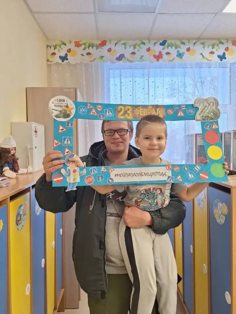 В День защитника Отечества, праздника мужества и доблести, инспектор по пропаганде безопасности дорожного движения отделения Госавтоинспекции ММО МВД России «Ичалковский» совместно с воспитанниками МДОБУ «Кемлянский детский... В День защитника Отечества, праздника мужества и доблести, инспектор по пропаганде безопасности дорожного движения отделения Госавтоинспекции ММО МВД России «Ичалковский» совместно с воспитанниками МДОБУ «Кемлянский детский...