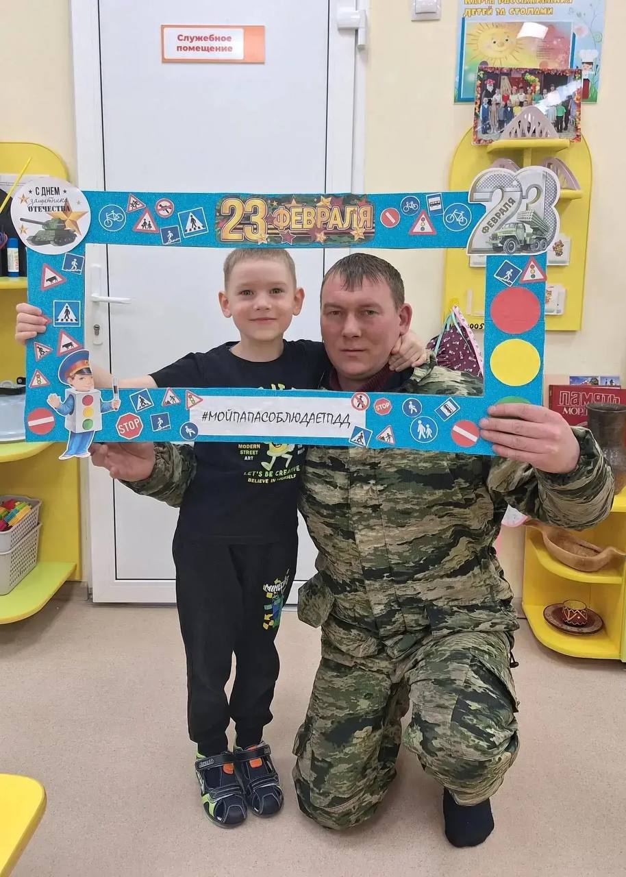 В День защитника Отечества, праздника мужества и доблести, инспектор по пропаганде безопасности дорожного движения отделения Госавтоинспекции ММО МВД России «Ичалковский» совместно с воспитанниками МДОБУ «Кемлянский детский... В День защитника Отечества, праздника мужества и доблести, инспектор по пропаганде безопасности дорожного движения отделения Госавтоинспекции ММО МВД России «Ичалковский» совместно с воспитанниками МДОБУ «Кемлянский детский...