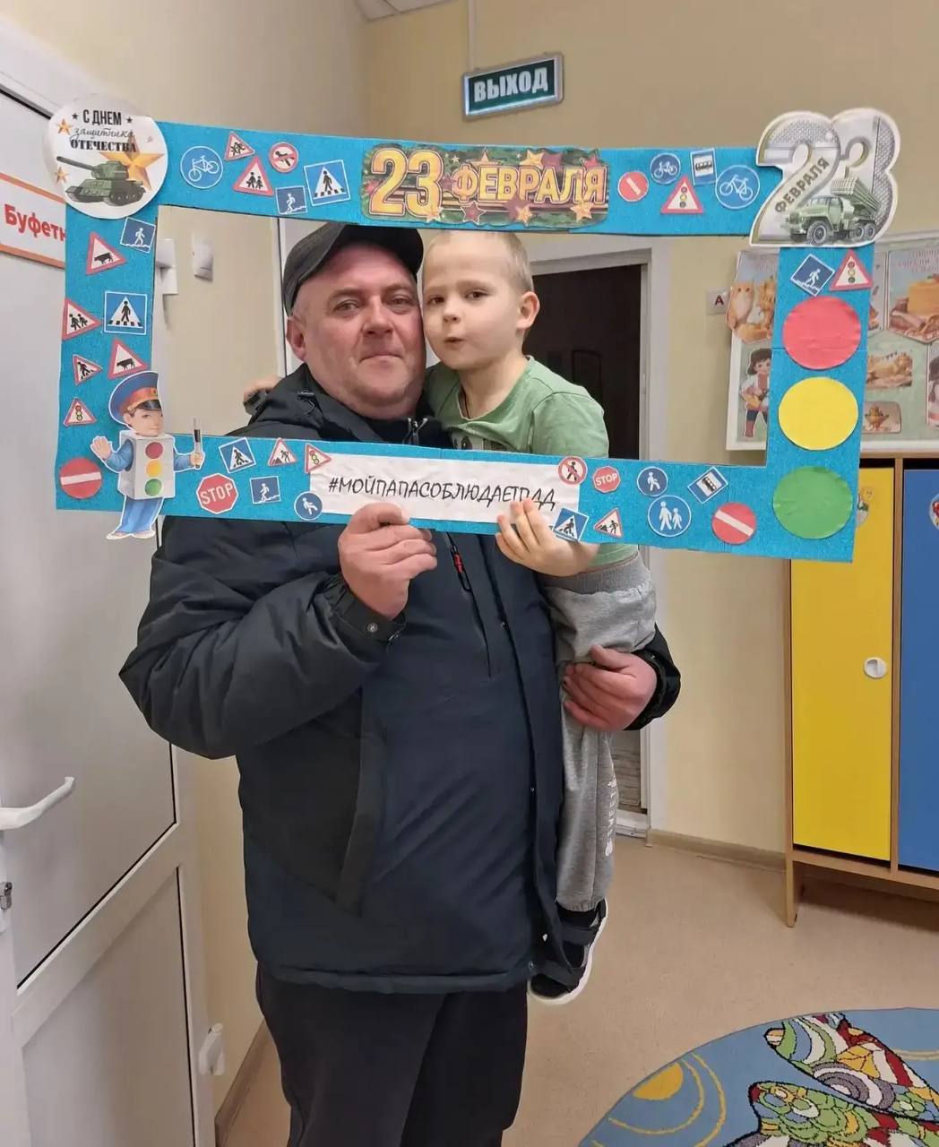 В День защитника Отечества, праздника мужества и доблести, инспектор по пропаганде безопасности дорожного движения отделения Госавтоинспекции ММО МВД России «Ичалковский» совместно с воспитанниками МДОБУ «Кемлянский детский... В День защитника Отечества, праздника мужества и доблести, инспектор по пропаганде безопасности дорожного движения отделения Госавтоинспекции ММО МВД России «Ичалковский» совместно с воспитанниками МДОБУ «Кемлянский детский...