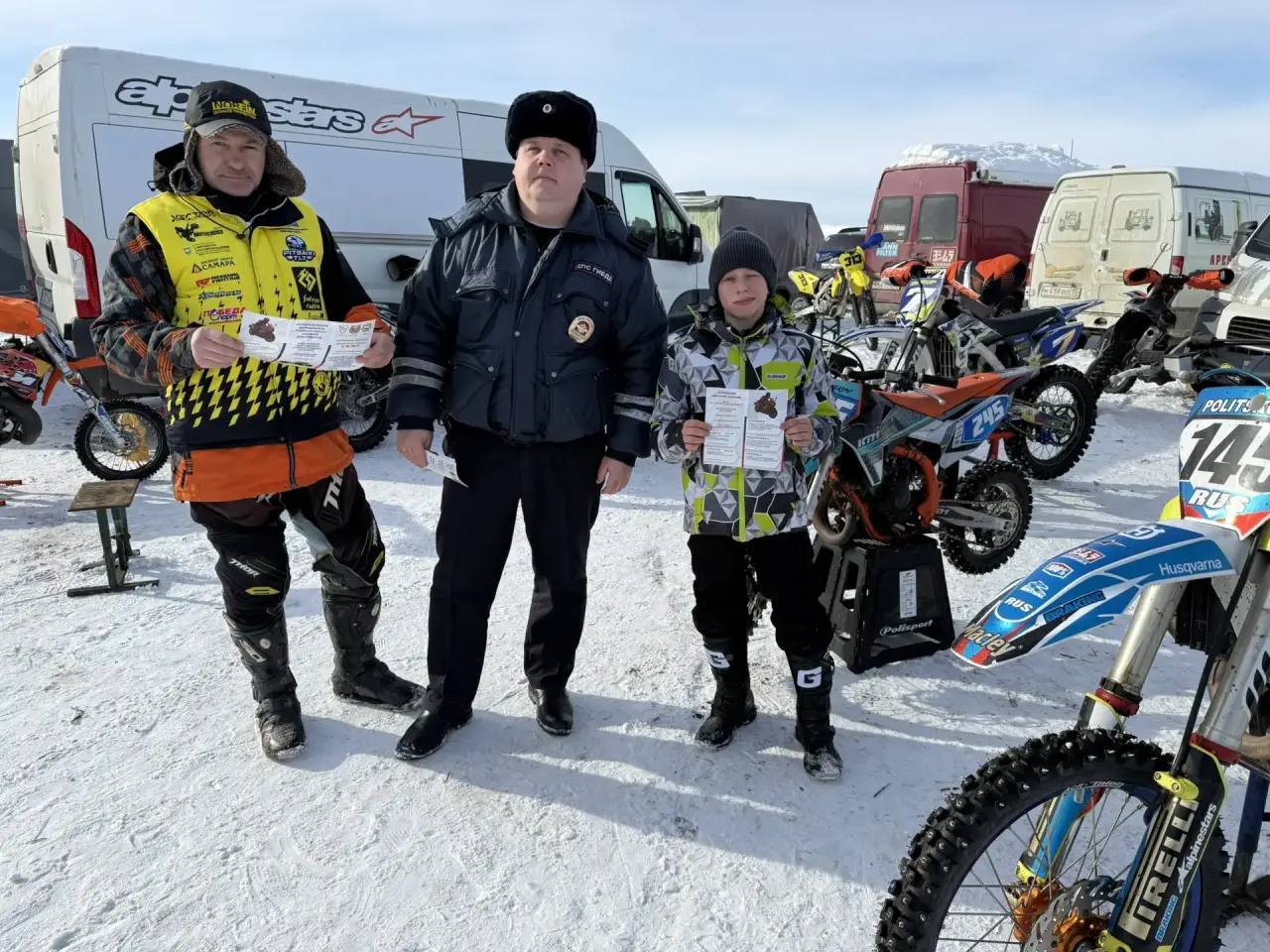 Сотрудники отделения Госавтоинспекции ММО МВД России «Чамзинский» посетили «Зимний мотокросс» и провели информационно-пропагандистскую акцию «Мотоцикл и ребенок: учимся беречь жизнь» Сотрудники отделения Госавтоинспекции ММО МВД России «Чамзинский» посетили «Зимний мотокросс» и провели информационно-пропагандистскую акцию «Мотоцикл и ребенок: учимся беречь жизнь»