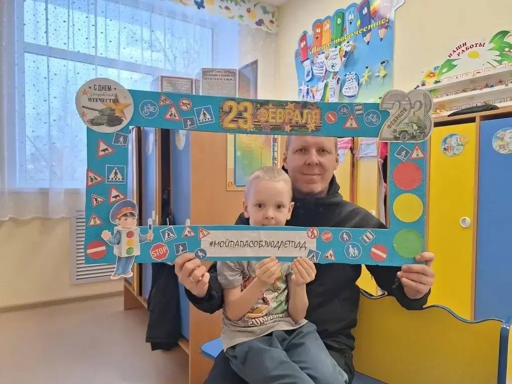 В День защитника Отечества, праздника мужества и доблести, инспектор по пропаганде безопасности дорожного движения отделения Госавтоинспекции ММО МВД России «Ичалковский» совместно с воспитанниками МДОБУ «Кемлянский детский... В День защитника Отечества, праздника мужества и доблести, инспектор по пропаганде безопасности дорожного движения отделения Госавтоинспекции ММО МВД России «Ичалковский» совместно с воспитанниками МДОБУ «Кемлянский детский...