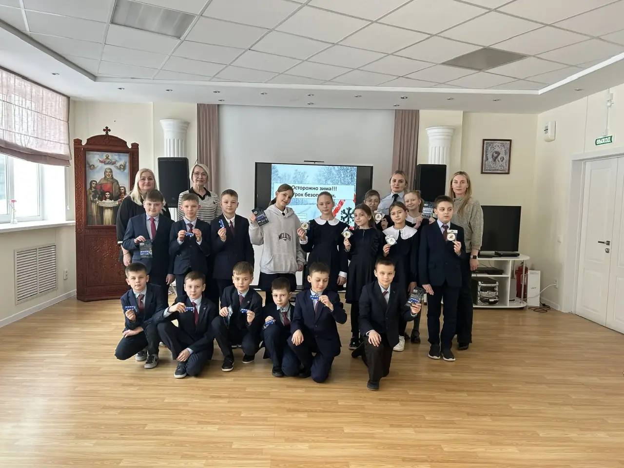 В канун Дня защитника Отечества в отделении «Семейный многофункциональный центр» ГКУСО РМ «Республиканский социальный приют для детей и подростков “Надежда”состоялась встреча учащихся 7-х классов с сотрудниками... В канун Дня защитника Отечества в отделении «Семейный многофункциональный центр» ГКУСО РМ «Республиканский социальный приют для детей и подростков “Надежда”состоялась встреча учащихся 7-х классов с сотрудниками...