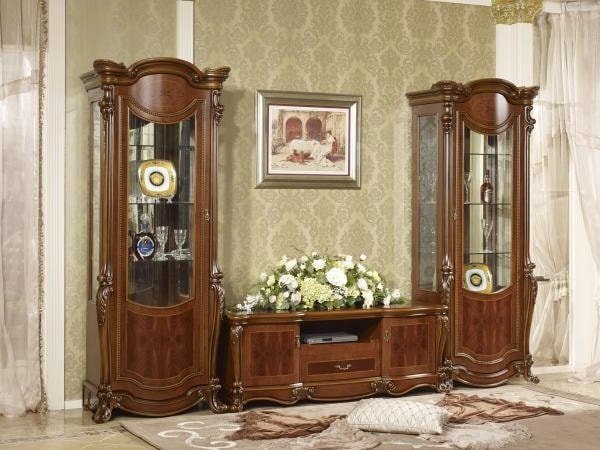 Как выбрать идеальную витрину для посуды: советы и рекомендации