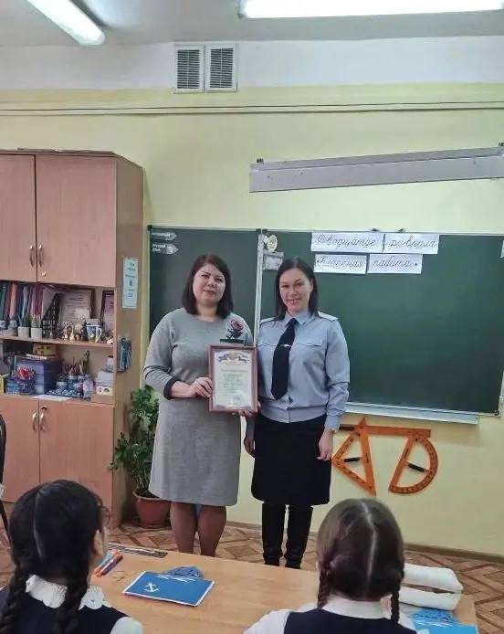 Сотрудниками Госавтоинспекции продолжается работа по профилактике детского дорожно-транспортного травматизма с учащимися образовательных организаций Сотрудниками Госавтоинспекции продолжается работа по профилактике детского дорожно-транспортного травматизма с учащимися образовательных организаций