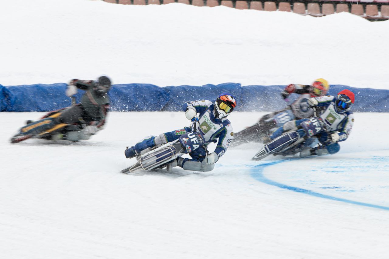 Последний день зимы в Саранске выдался понастоящему жарким — на стадионе «Старт» прошёл третий этап командного Чемпионата России по мотогонкам на льду Последний день зимы в Саранске выдался понастоящему жарким — на стадионе «Старт» прошёл третий этап командного Чемпионата России по мотогонкам на льду