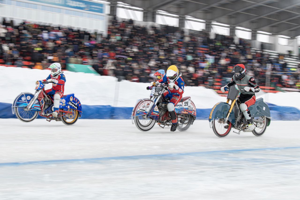 Последний день зимы в Саранске выдался понастоящему жарким — на стадионе «Старт» прошёл третий этап командного Чемпионата России по мотогонкам на льду Последний день зимы в Саранске выдался понастоящему жарким — на стадионе «Старт» прошёл третий этап командного Чемпионата России по мотогонкам на льду