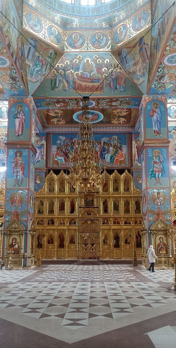 В храме Казанской иконы Божией Матери Саранской епархии убрали строительные леса перед иконостасом