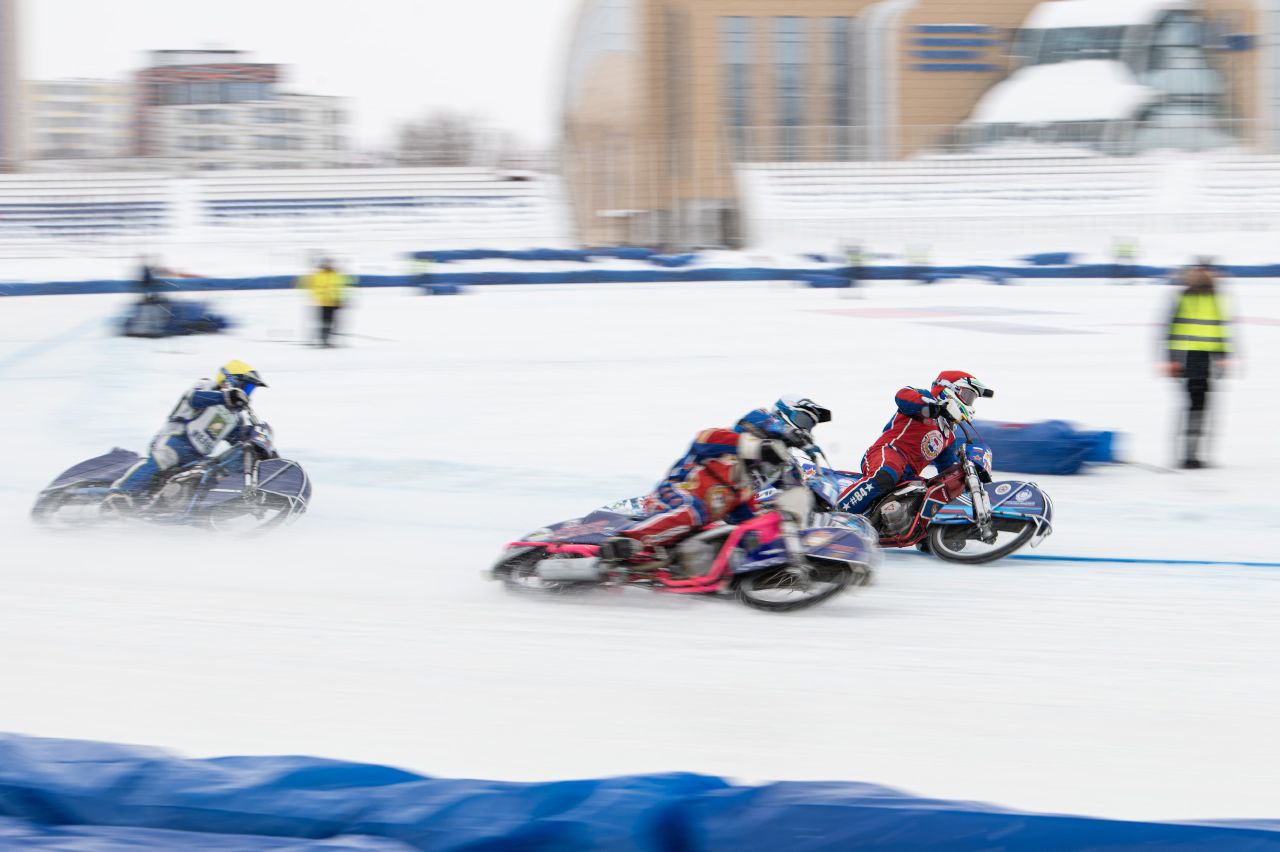 Последний день зимы в Саранске выдался понастоящему жарким — на стадионе «Старт» прошёл третий этап командного Чемпионата России по мотогонкам на льду Последний день зимы в Саранске выдался понастоящему жарким — на стадионе «Старт» прошёл третий этап командного Чемпионата России по мотогонкам на льду