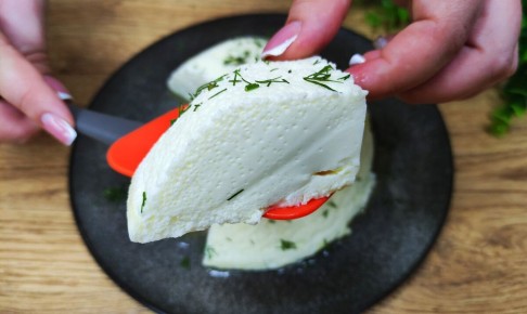 Пухлый омлет на водяной бане: простое и вкусное решение для завтрака