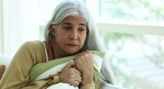 Одинокая старость: Как мечты о счастье утонули в долгах заботы