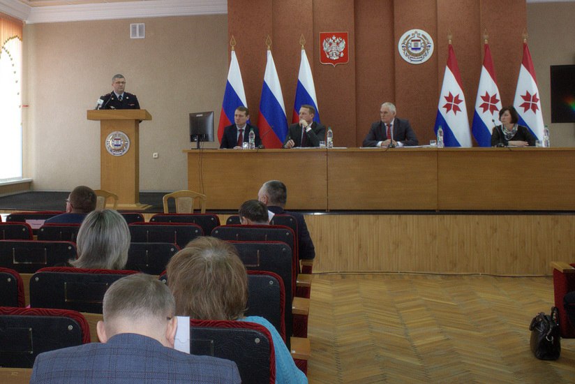 Сотрудники транспортной полиции города Ртищево выступили в роли жюри в смотре строя и строевой песни Сотрудники транспортной полиции города Ртищево выступили в роли жюри в смотре строя и строевой песни