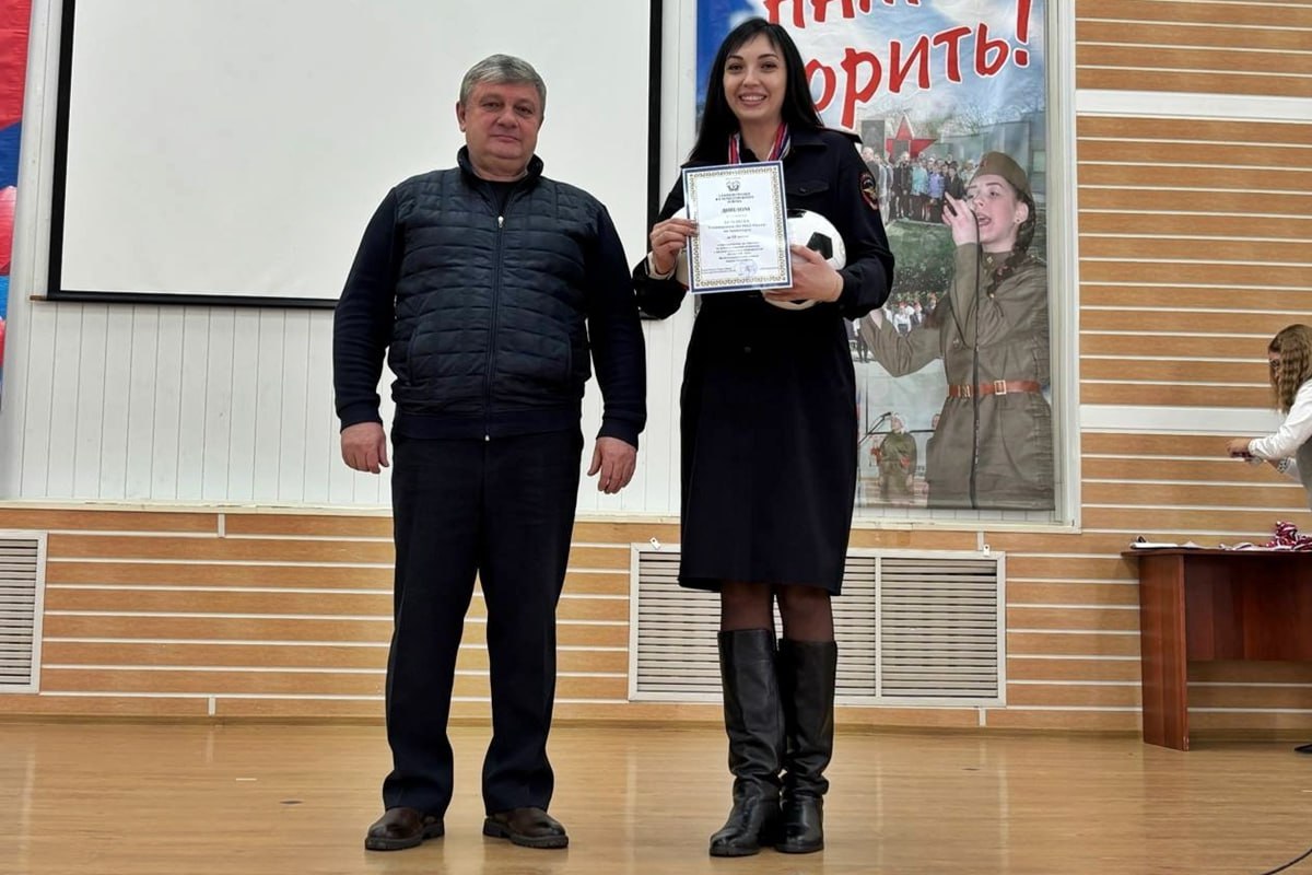 Сотрудники транспортной полиции города Ртищево выступили в роли жюри в смотре строя и строевой песни Сотрудники транспортной полиции города Ртищево выступили в роли жюри в смотре строя и строевой песни